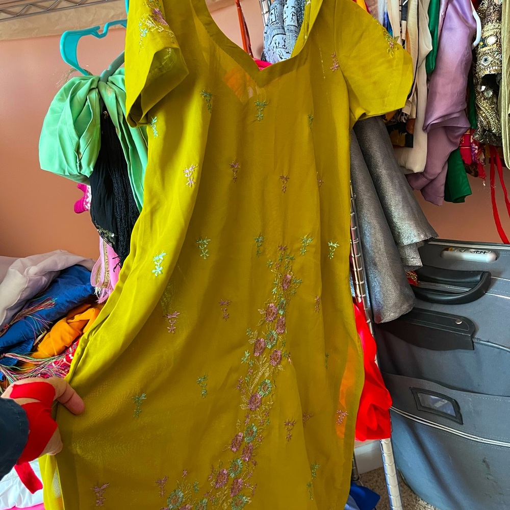 SOLD Medium  kurta mehandi green